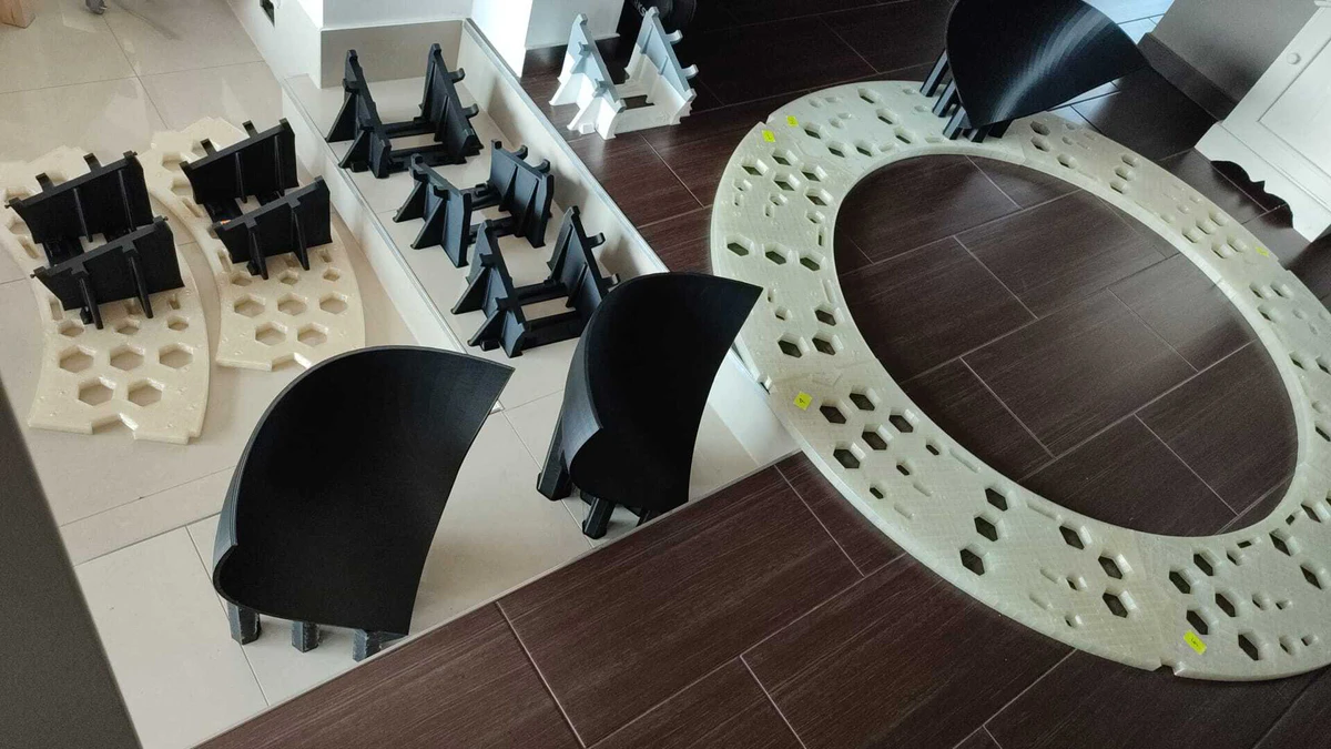 Duży ażurowy pierścień z wydruku 3D